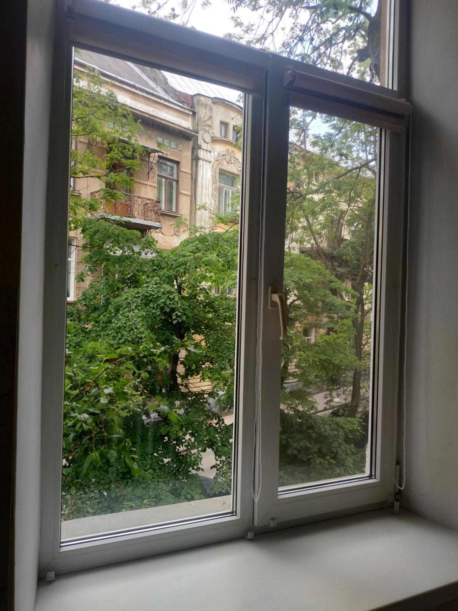 простора сонячна в центрі львова Daire *